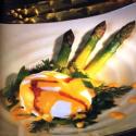Uovo affogato con gli asparagi al balsamico e fonduta