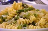 Pasta asparagi e burrata