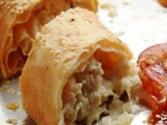 Strudel di cavolo bianco con gamberetti su spuma di coriandolo